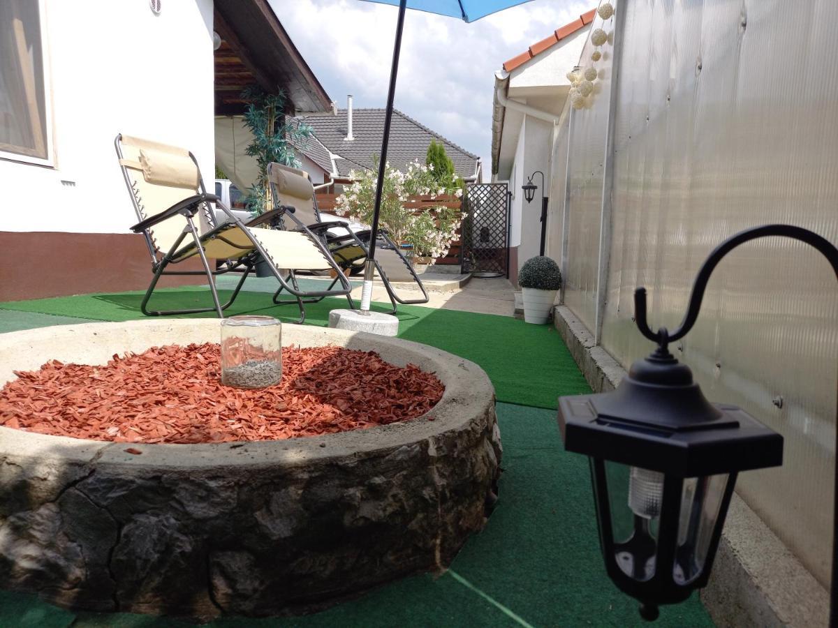 Idill Apartmanhaz B&B Tiszafüred Екстериор снимка