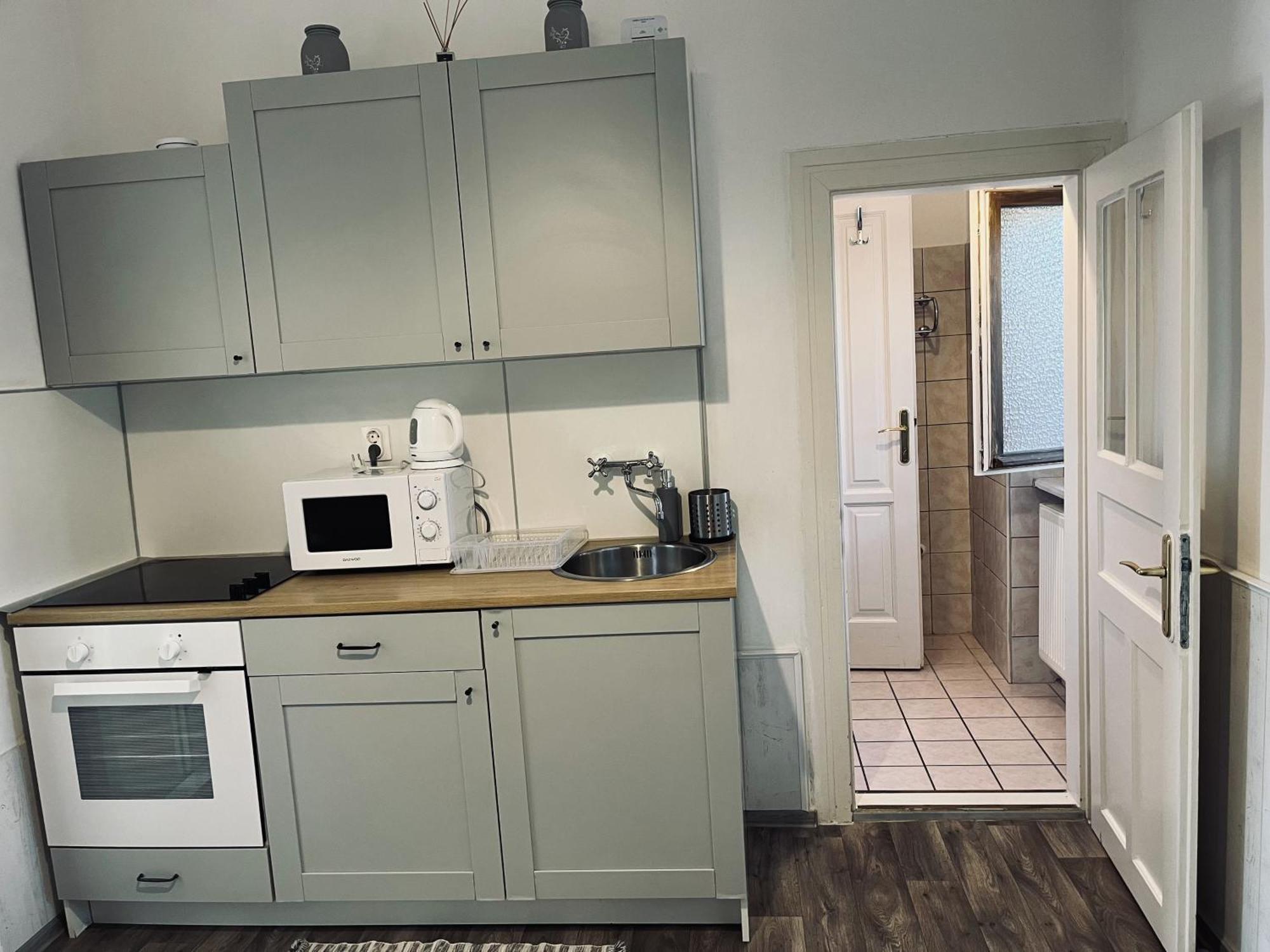 Idill Apartmanhaz B&B Tiszafüred Екстериор снимка