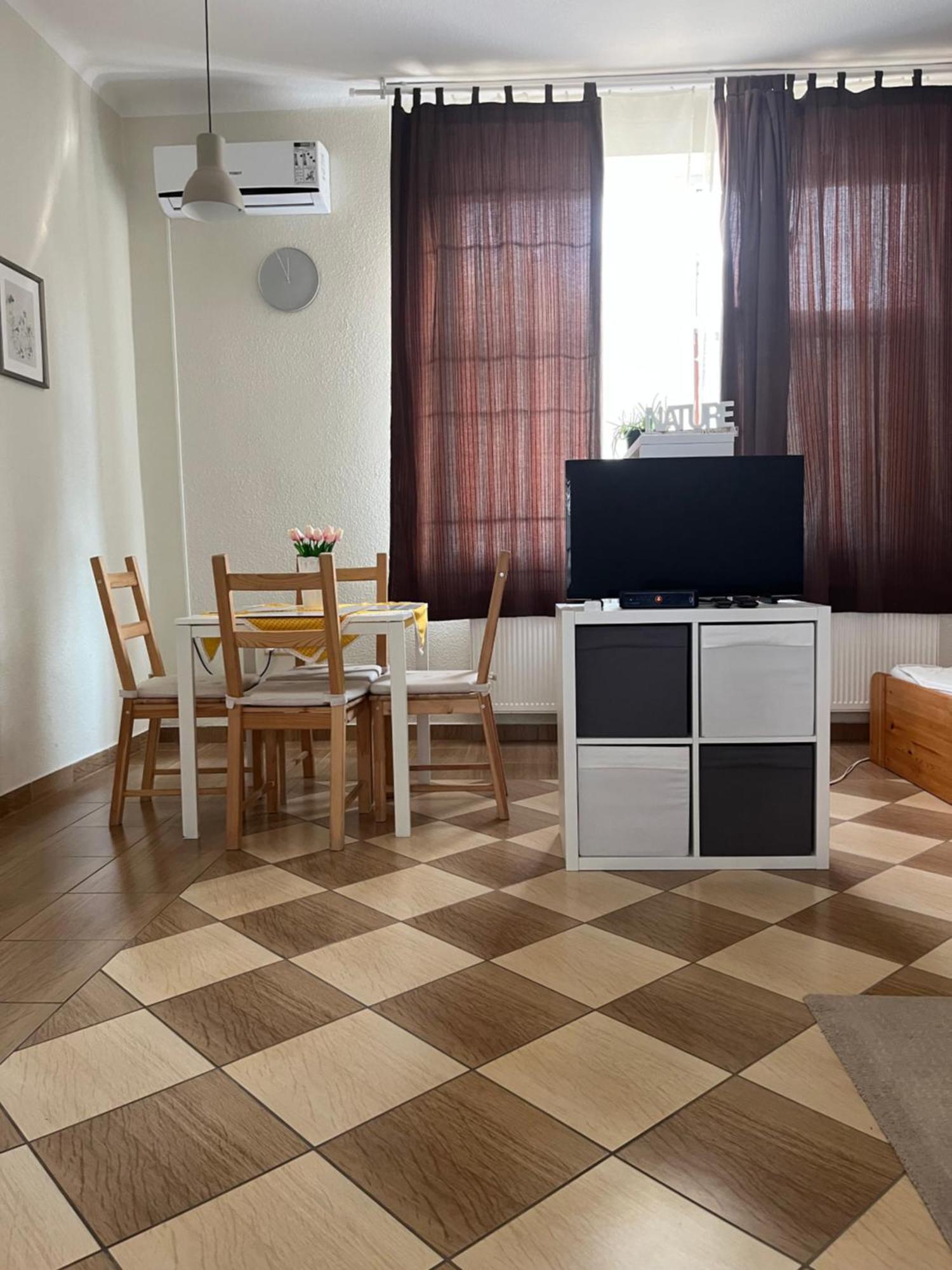 Idill Apartmanhaz B&B Tiszafüred Екстериор снимка