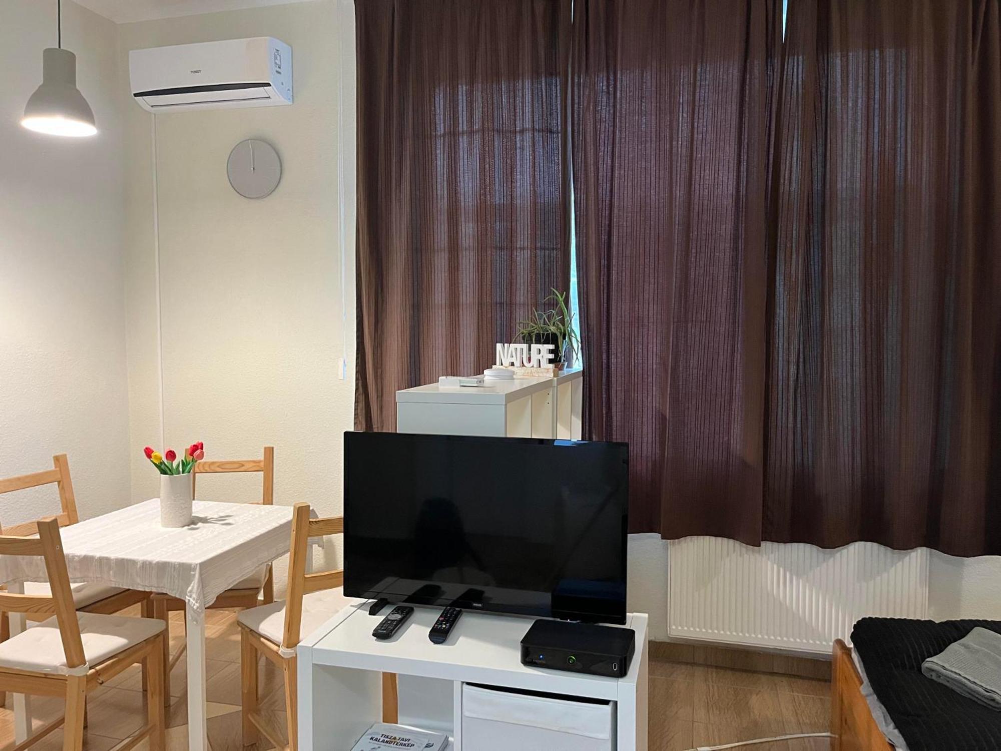 Idill Apartmanhaz B&B Tiszafüred Екстериор снимка